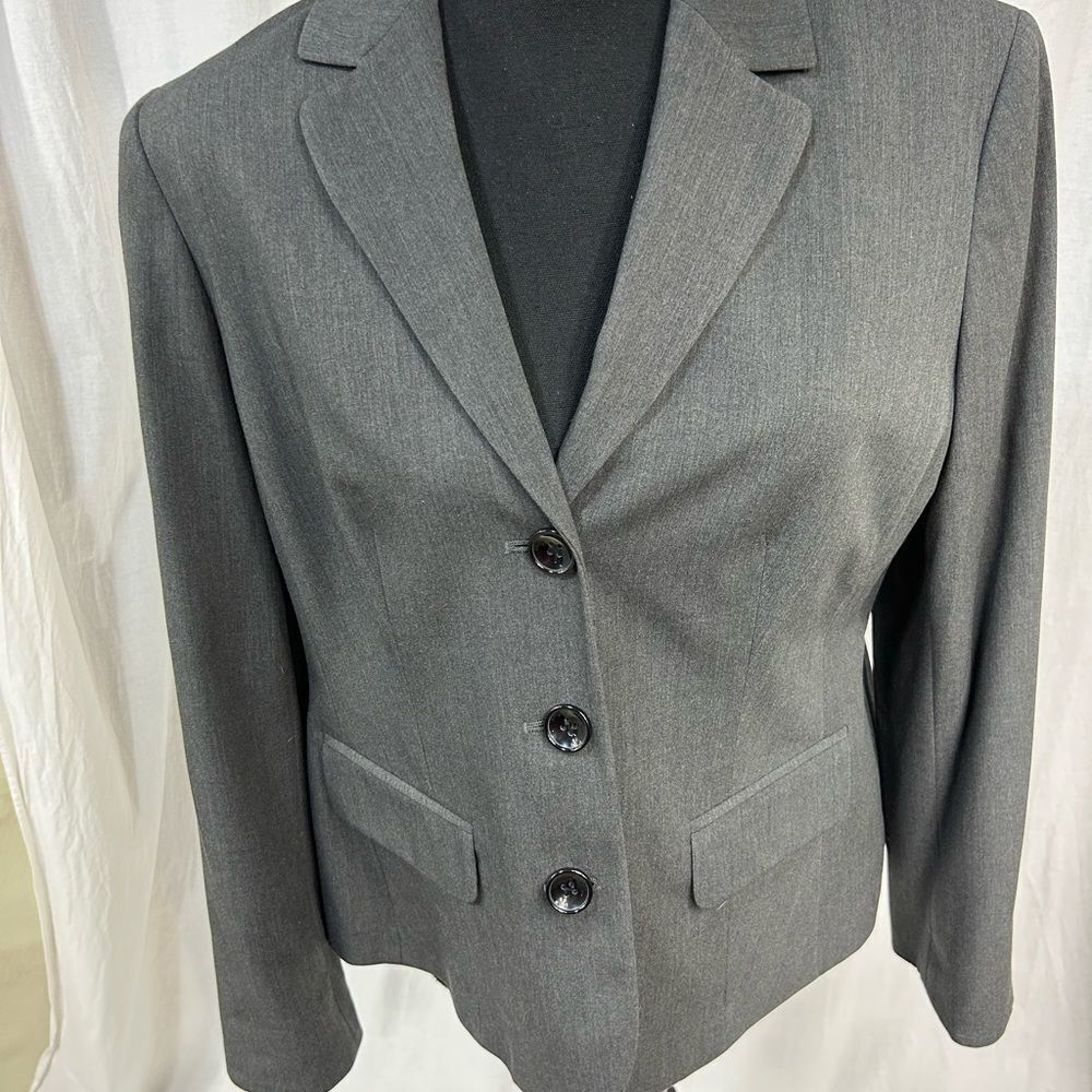 Evan Picone Gray Blazer with Notched Lapel and Tailored Fit